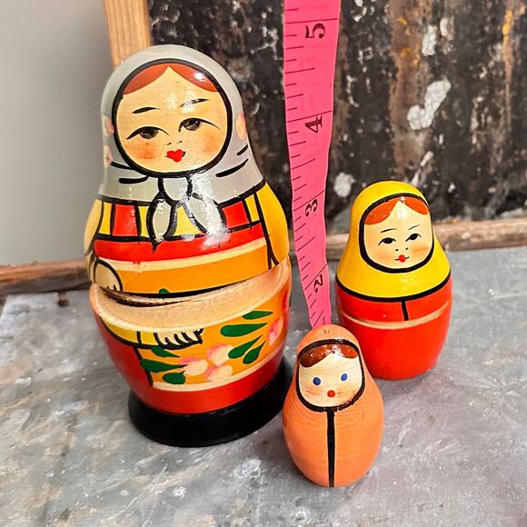 Matryoshka Traditional Vintage Wooden Nesting 3 Doll Set - Picture 1 of 8